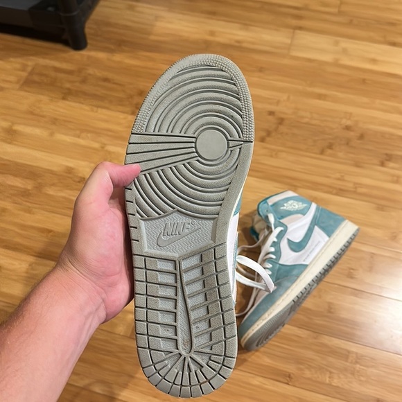 AUTHENTIC Turbo Green jordan 1s size 10.5 men’s - Picture 5 of 9